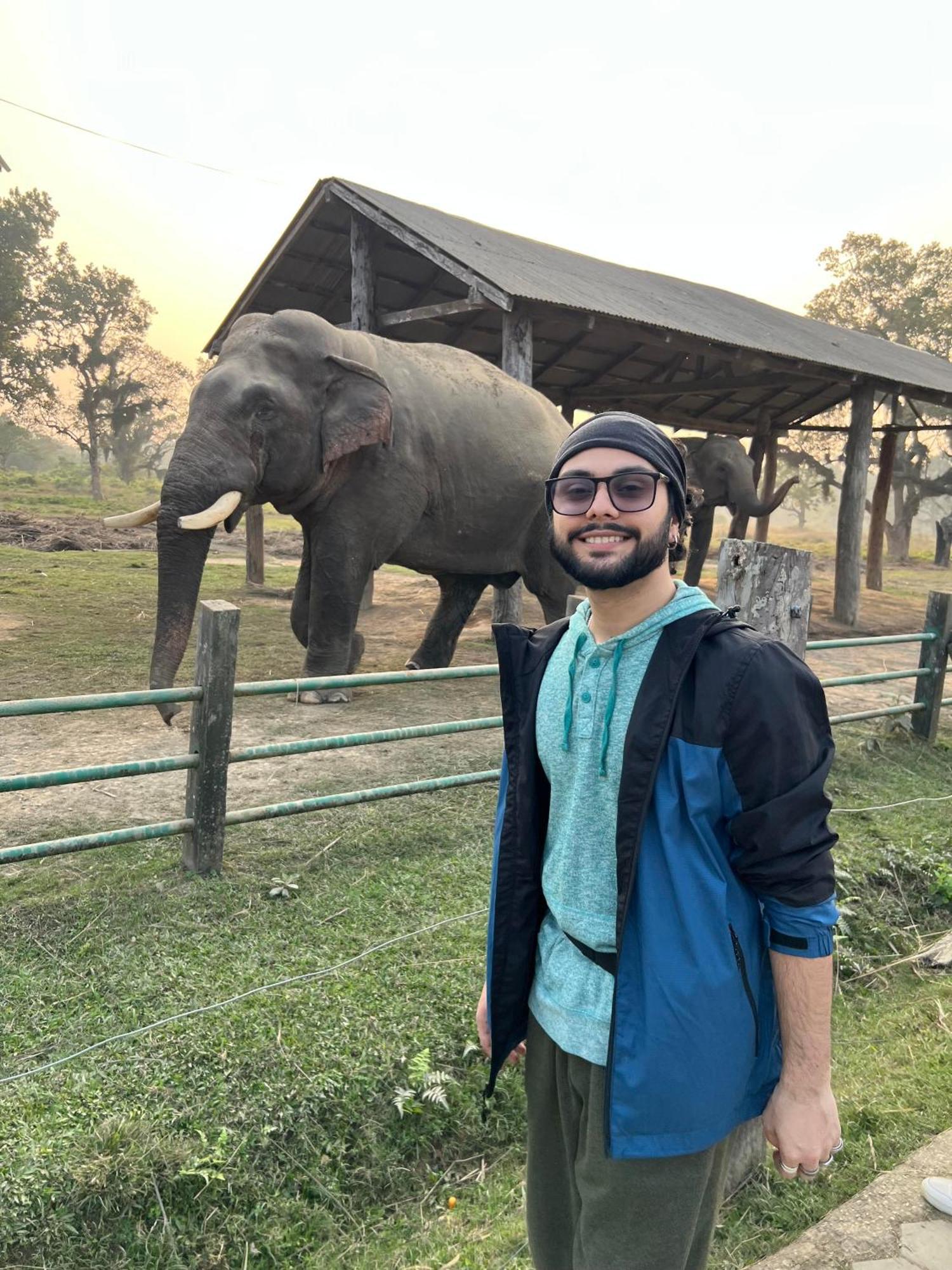Hotel Ama Garden Sauraha Esterno foto