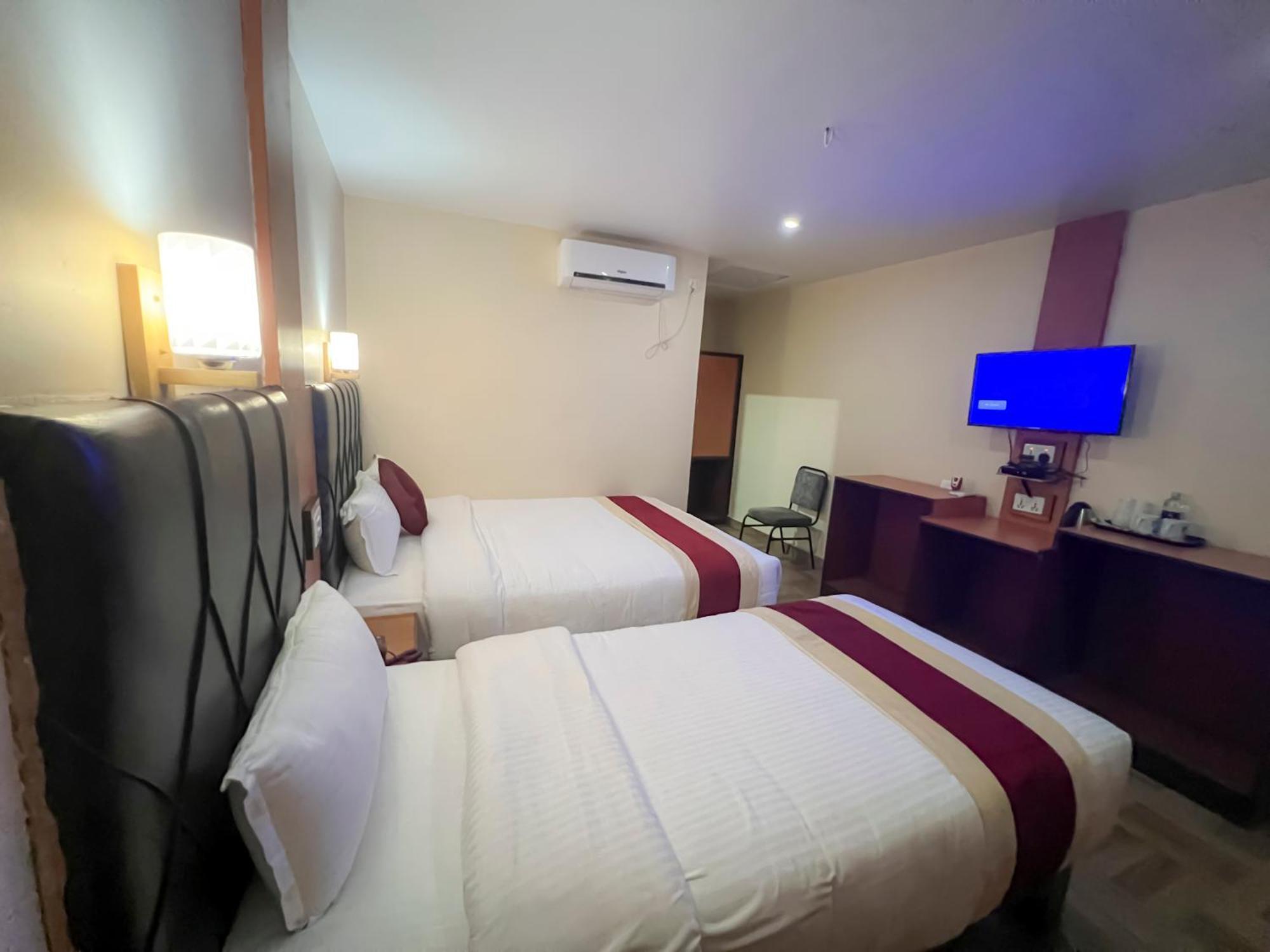 Hotel Ama Garden Sauraha Esterno foto