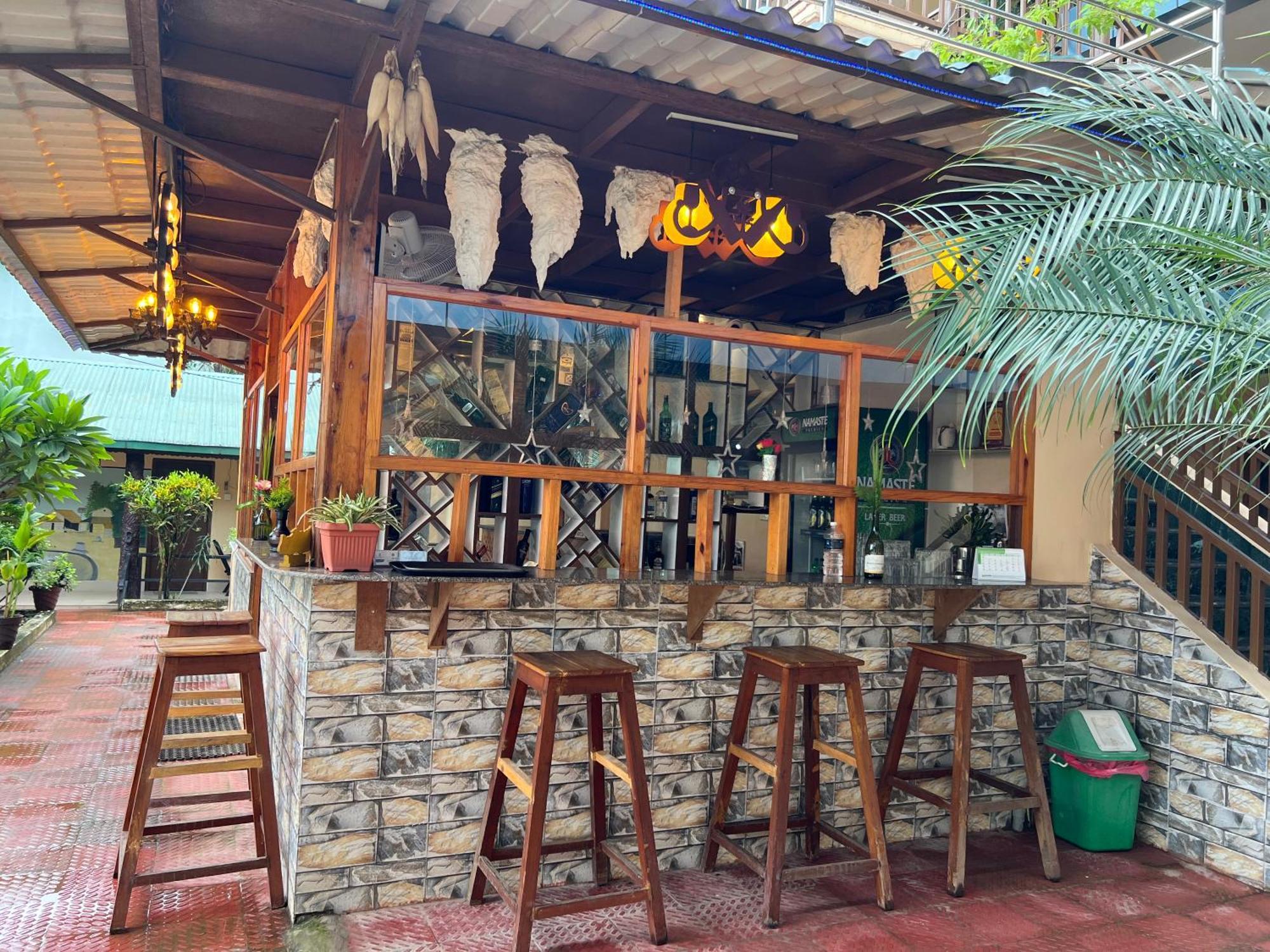Hotel Ama Garden Sauraha Esterno foto