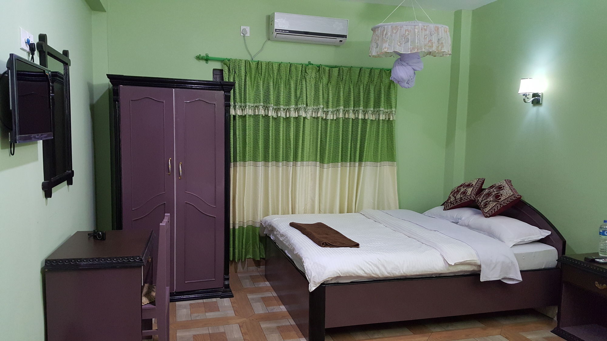 Hotel Ama Garden Sauraha Esterno foto