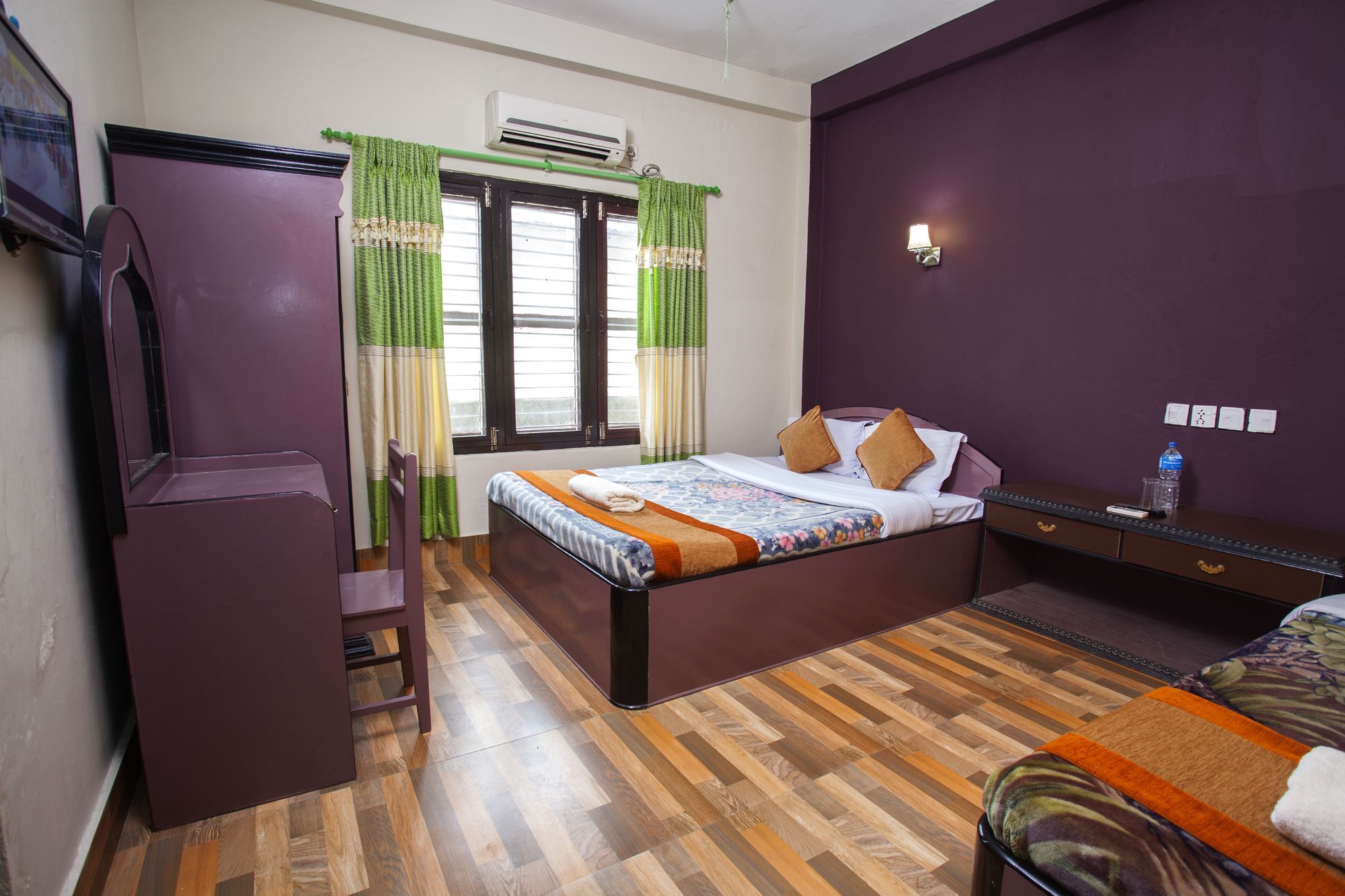 Hotel Ama Garden Sauraha Esterno foto