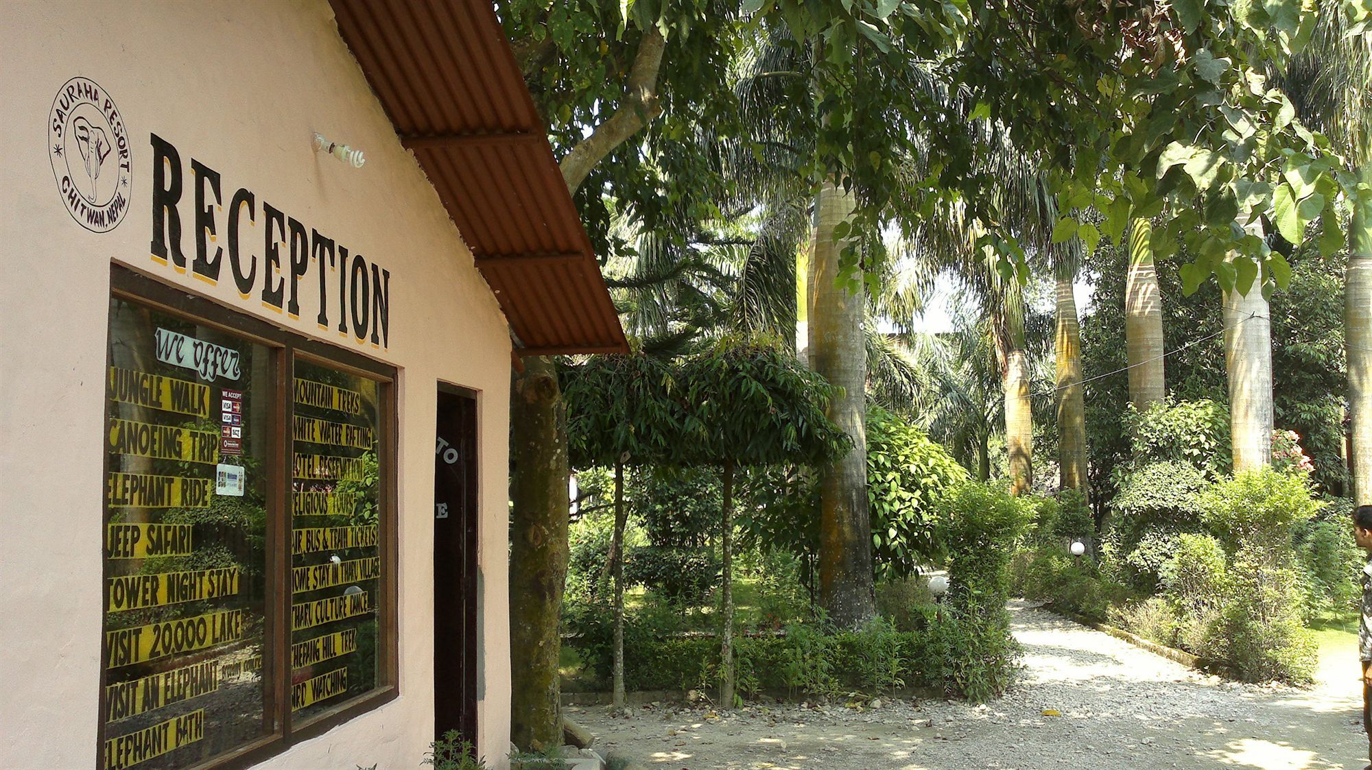 Hotel Ama Garden Sauraha Esterno foto