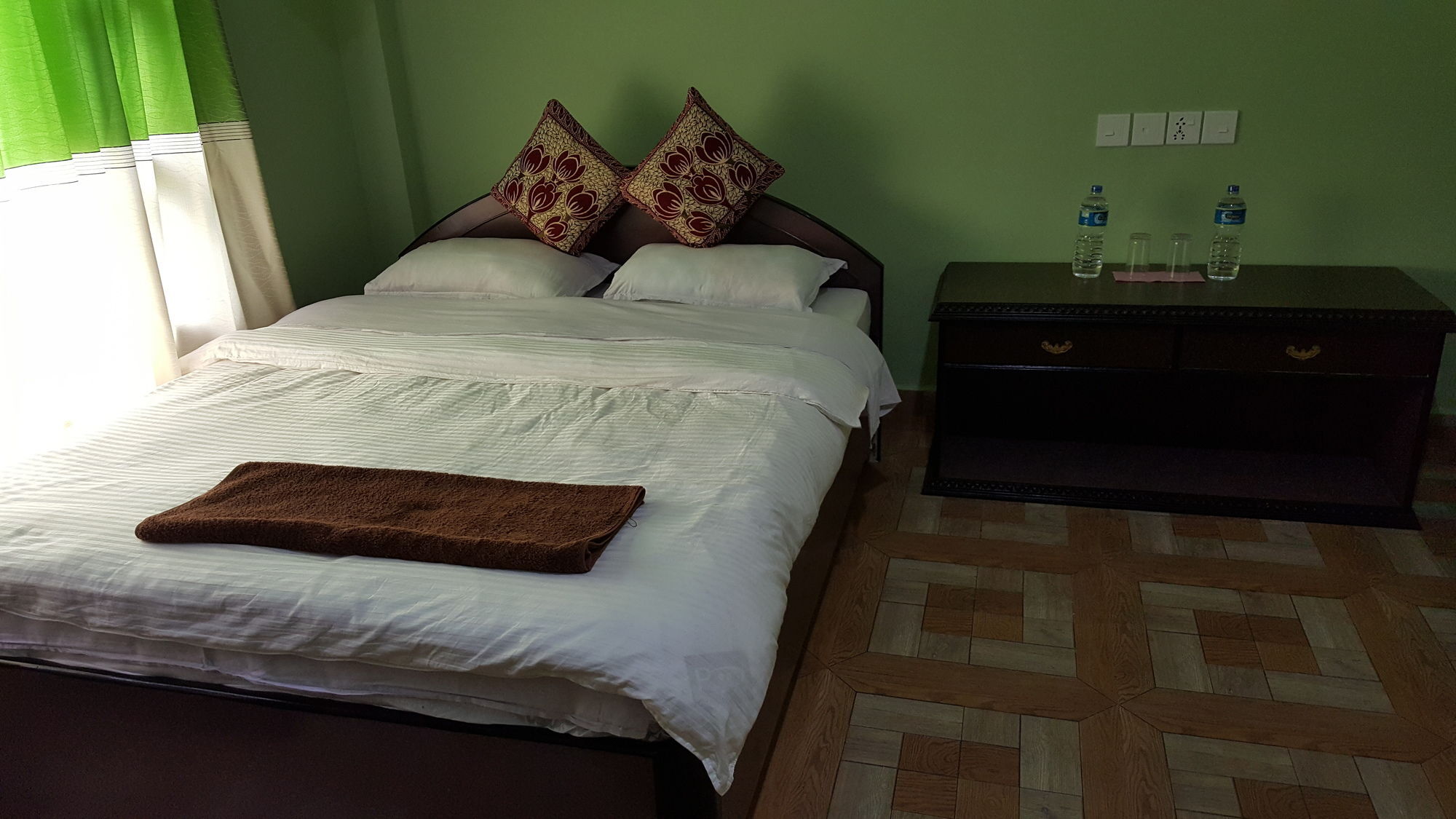 Hotel Ama Garden Sauraha Esterno foto